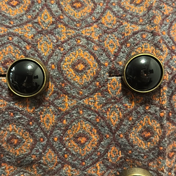 Elegant Patterned Trench Coat with Gray Accents - Picture 2 of 7